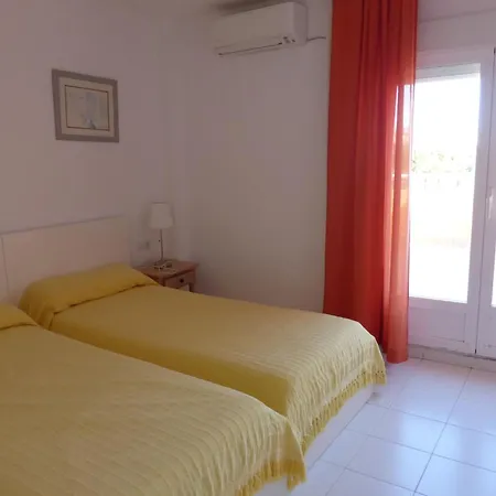 Beautiful 2 Bedroom, 2 Bathroom Appartement *