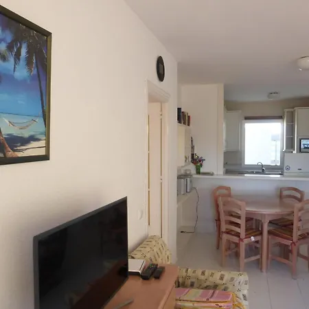 Beautiful 2 Bedroom, 2 Bathroom *